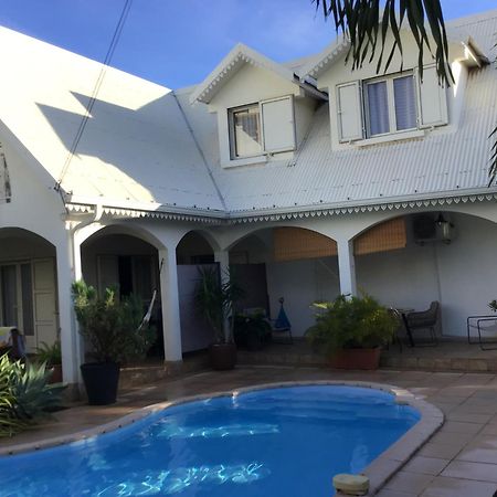 Studio Cosy Avec Piscine Dans Une Villa Saint-Denis Extérieur photo