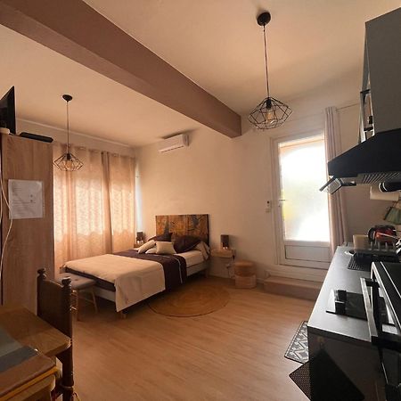 Studio Cosy Avec Piscine Dans Une Villa Saint-Denis Extérieur photo