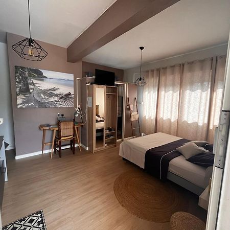 Studio Cosy Avec Piscine Dans Une Villa Saint-Denis Extérieur photo